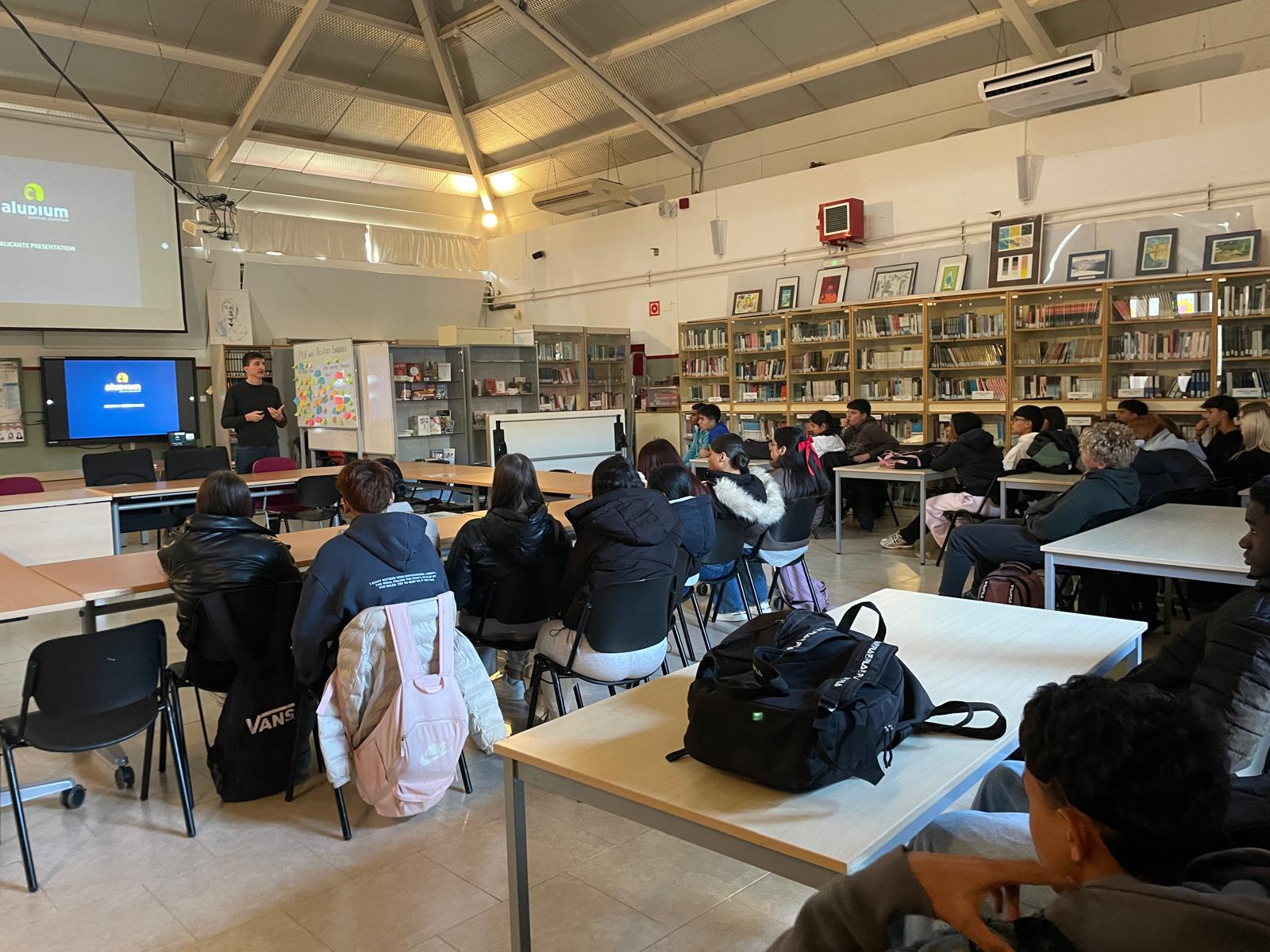 #73 Visitamos el IES María Ibars en Denia